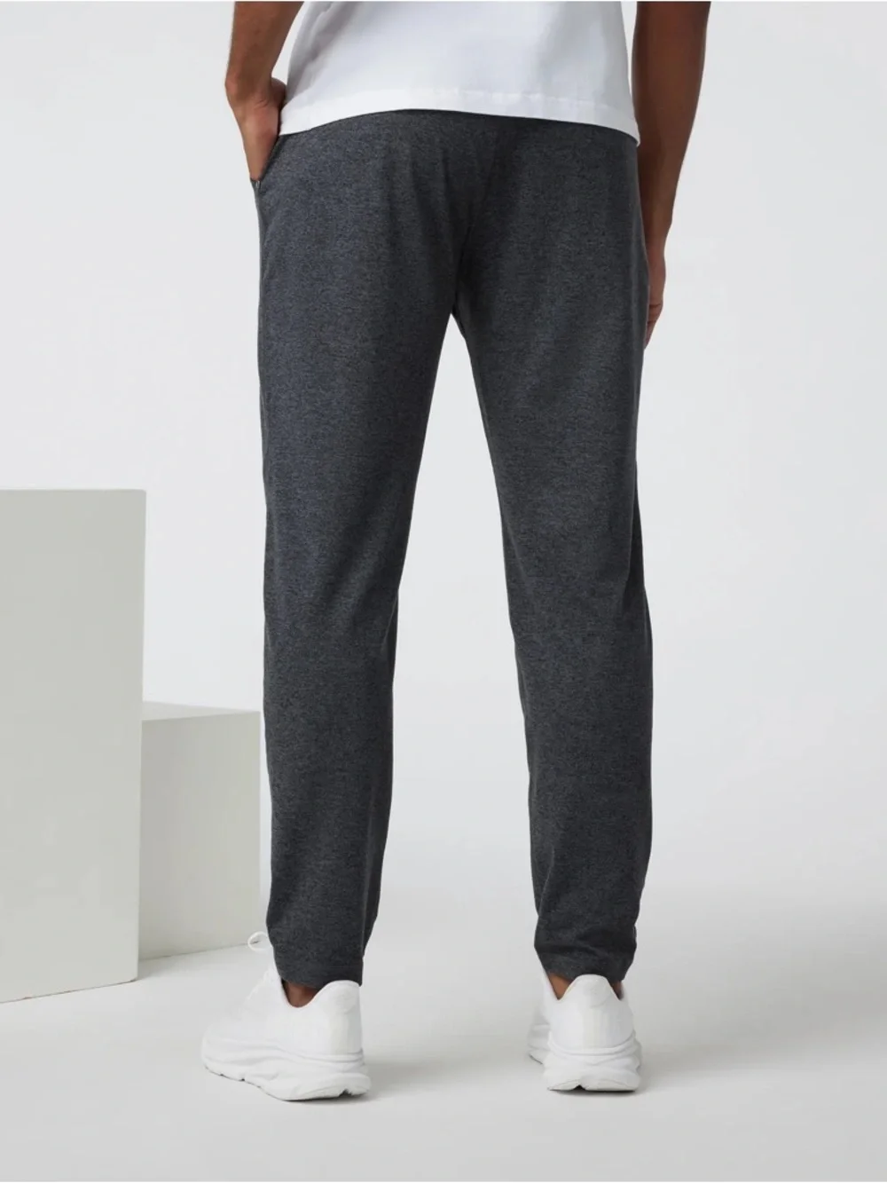 Vuori Men's Ponto Performance Pant in Charcoal Heather Sz M